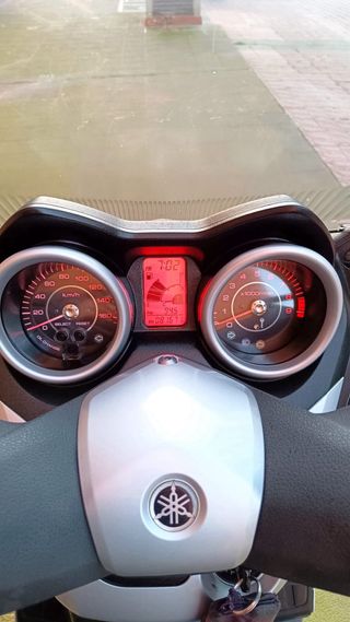 Yamaha Maxi Scooter Blanca/Negra  250cc