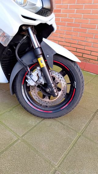 Yamaha Maxi Scooter Blanca/Negra  250cc