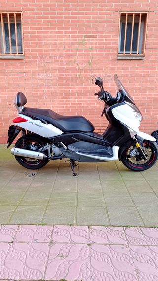 Yamaha Maxi Scooter Blanca/Negra  250cc