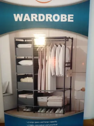 Organizzatore armadio con cassetti e appendiabiti