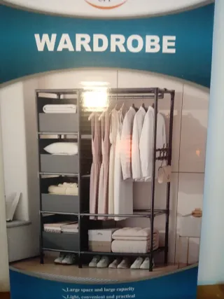 Organizzatore armadio con cassetti e appendiabiti