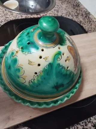 Quesera cerámica antigua pintada a mano