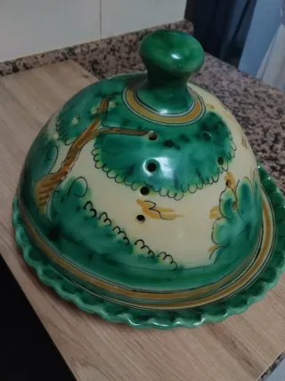 Quesera cerámica antigua pintada a mano
