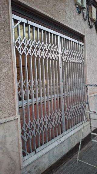 Reja abatible extensible