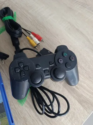 Consola PlayStation 2 + 3 Videojuegos