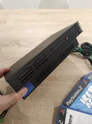 Consola PlayStation 2 + 3 Videojuegos