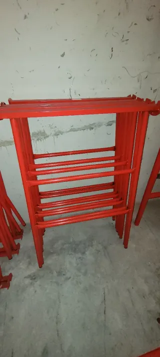 Caballetes Plegables Rojos