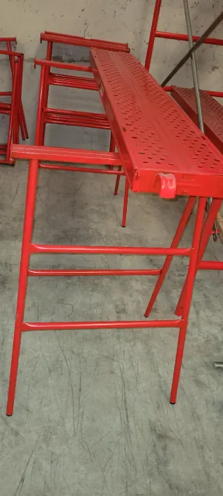 Caballetes Plegables Rojos