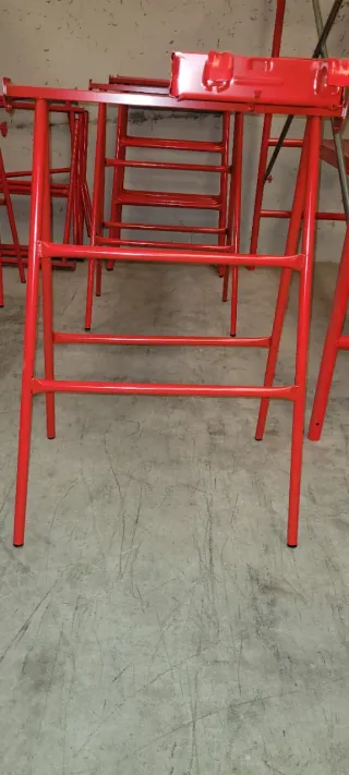 Caballetes Plegables Rojos