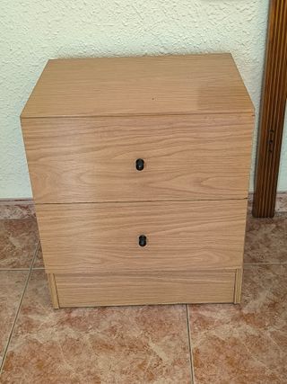 Mesita de noche de madera