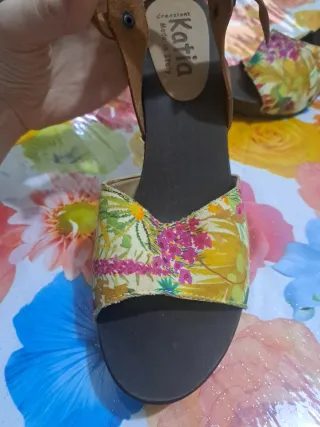 Sandali donna con tacco floreali