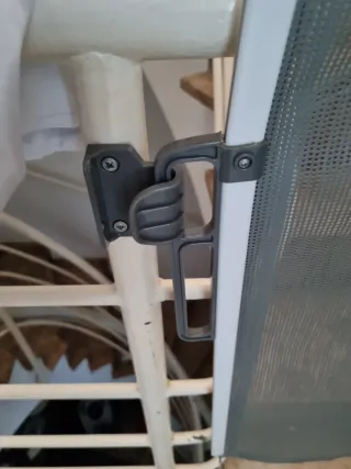 Barandilla seguridad retráctil para escalera .