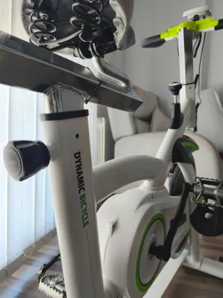 Bicicleta de Spinning Blanca y Verde