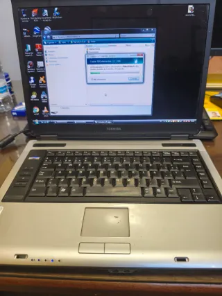 Portátil TOSHIBA Plata y Negro