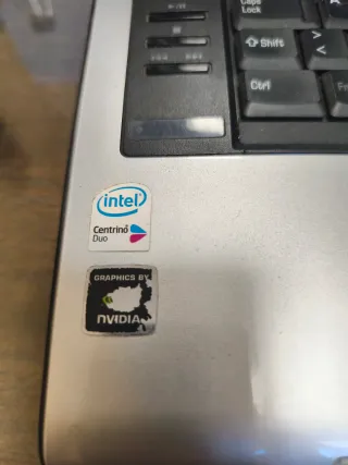 Portátil TOSHIBA Plata y Negro