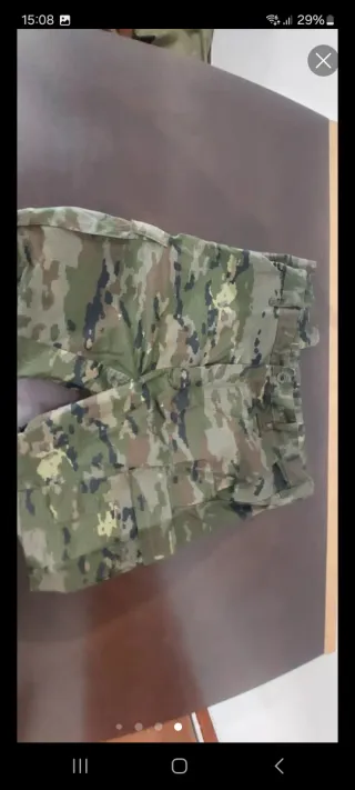 Uniforme militar boscoso pixelado