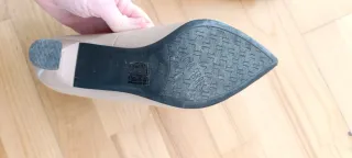 Scarpe Lora Ferres beige tacco fibbia 39