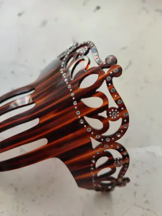 Peineta corona con pedrería