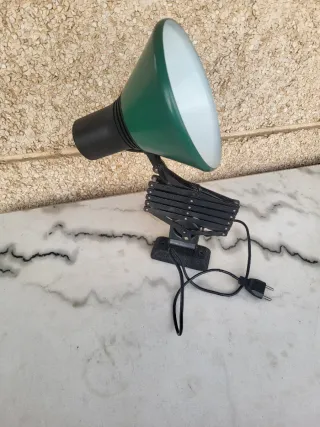 Lámpara de escritorio acordeón verde