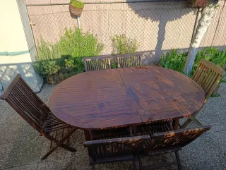 Mesa y sillas exterior de Teka