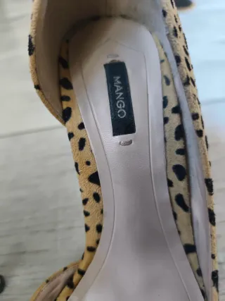 Zapatos de tacón con estampado de leopardo