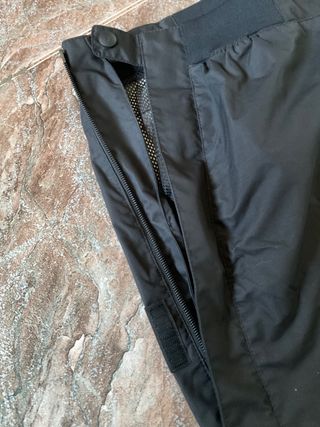 Cubrepantalón impermeable