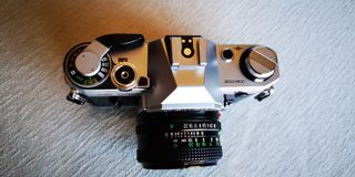 Canon AE-1 con objetivo 50mm 1.8