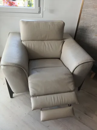 Sillón de cuero Muebles Benítez . Tienes dos años