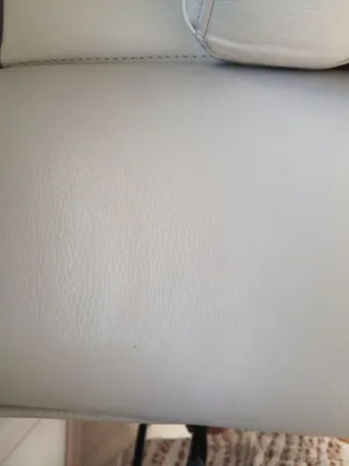 Sillón de cuero Muebles Benítez . Tienes dos años