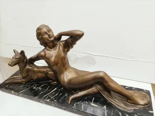 Figura Art Decó Mujer con Perro