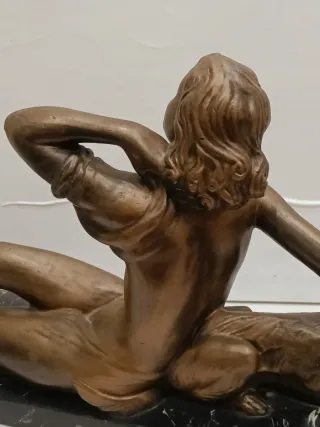 Figura Art Decó Mujer con Perro