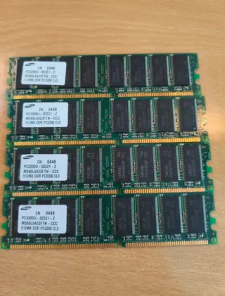 4 Módulos RAM Samsung 512MB DDR PC3200 Como nuevo