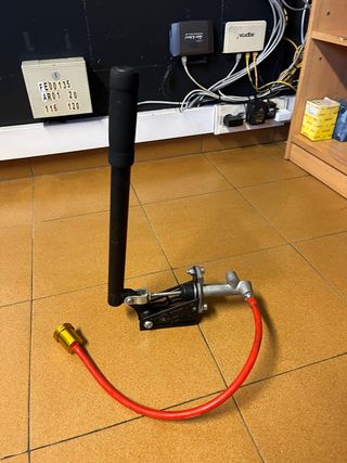 Freno de mano hidráulico ocultable