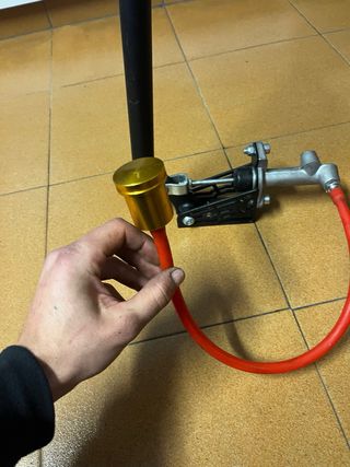 Freno de mano hidráulico ocultable