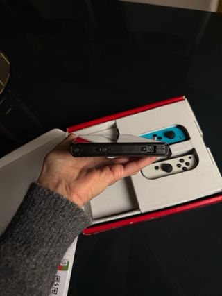 Nintendo Switch OLED Joy-Con Azul y Blanco.