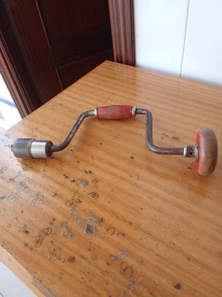 Taladro manual antiguo de manivela