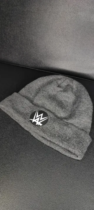 Gorro Beanie Oficial WWE Gris