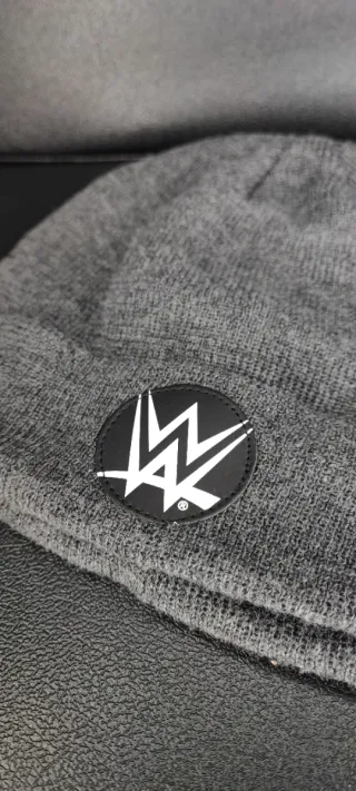 Gorro Beanie Oficial WWE Gris
