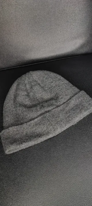 Gorro Beanie Oficial WWE Gris