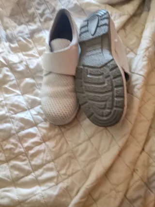 Zuecos enfermera blancos