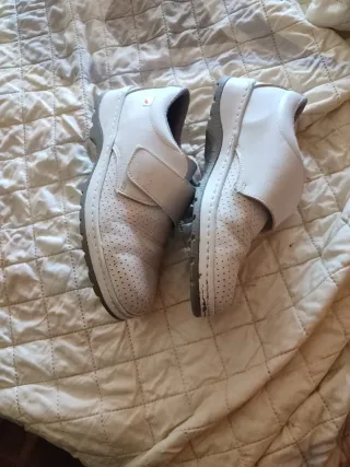 Zuecos enfermera blancos