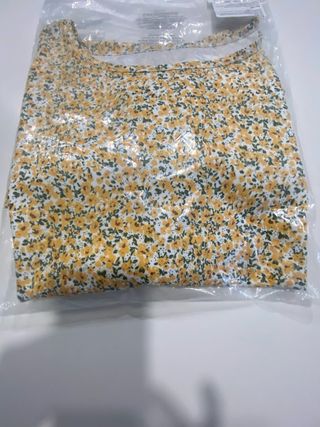 Vestido floral amarillo y blanco