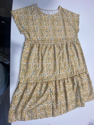 Vestido floral amarillo y blanco