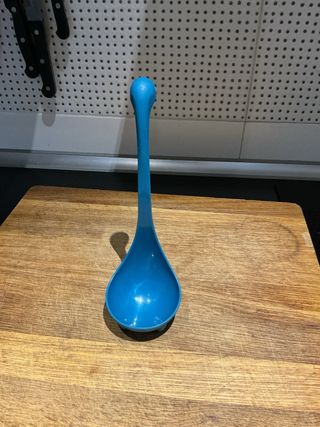 Cucharón azul forma dinosaurio