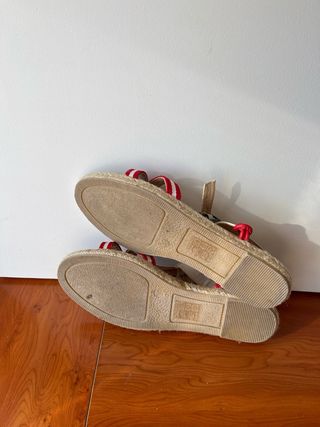Sandalias Mistral rojas y blancas