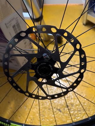 Rueda Delantera 29 Bontrager Maxxis
