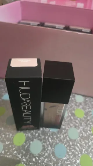 Base de maquillaje Huda Beauty Vanilla 120B