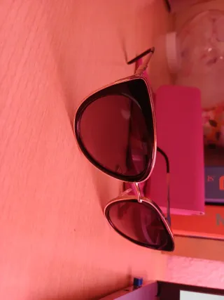 Gafas de sol Zara negras y doradas