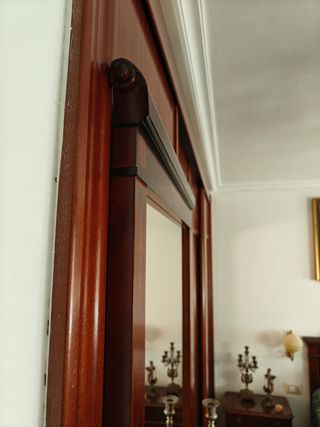 Espejo rectangular con marquetería