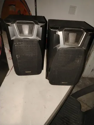 Altavoces Technics Negros y Grises